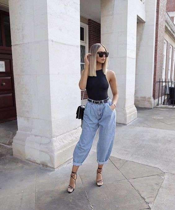 How to Wear Boyfriend Jeans in 2022