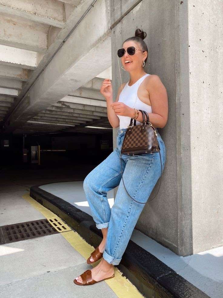 How to Wear Boyfriend Jeans in 2022