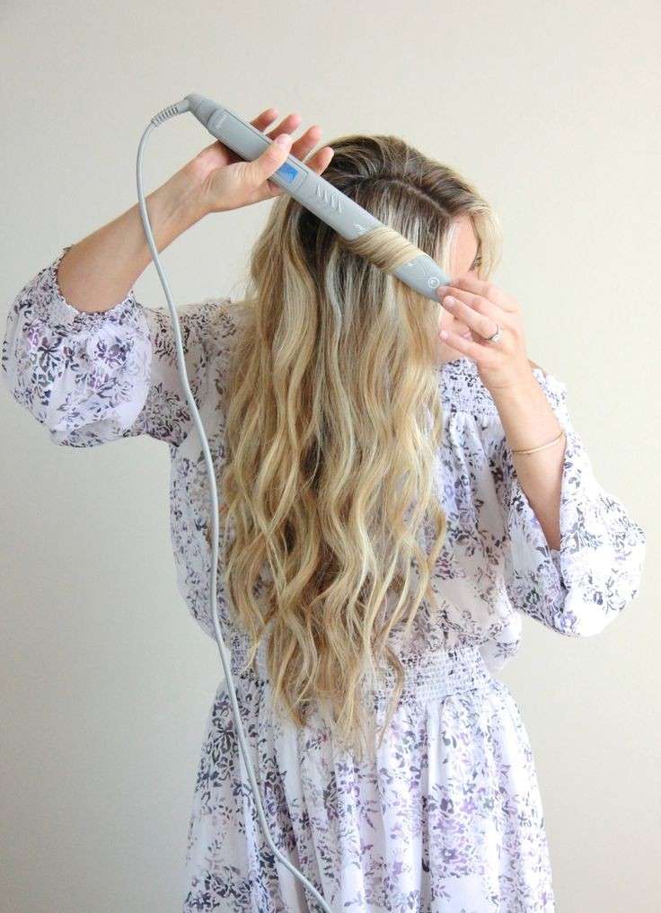How to Curl Hair With a Straightener in 2022 (made easy)