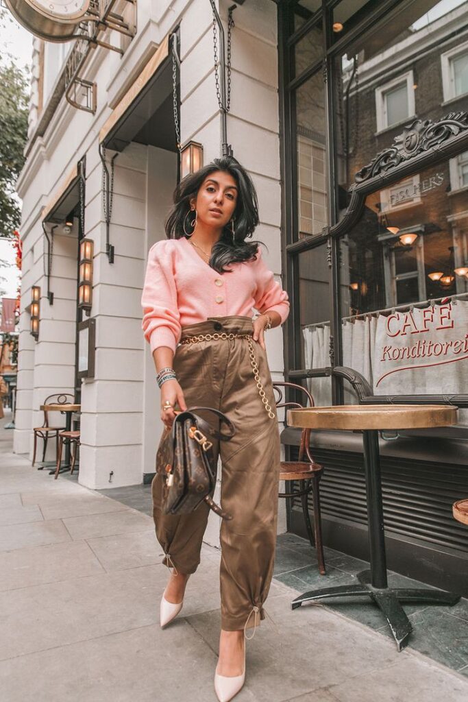How To Wear Cargo Pants With Heels