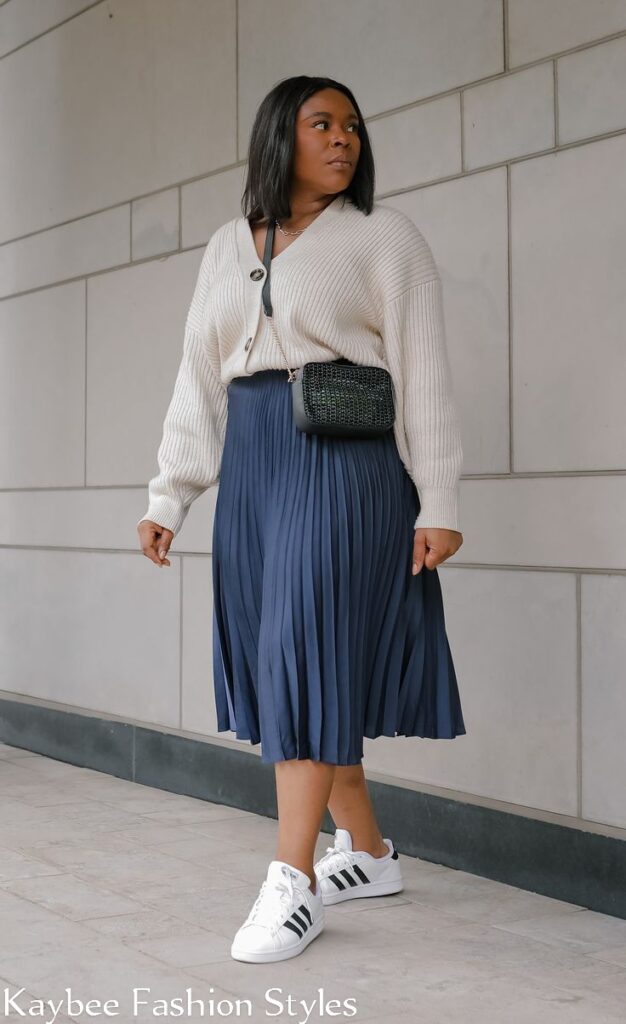 How To Wear a Pleated Skirt in Fall