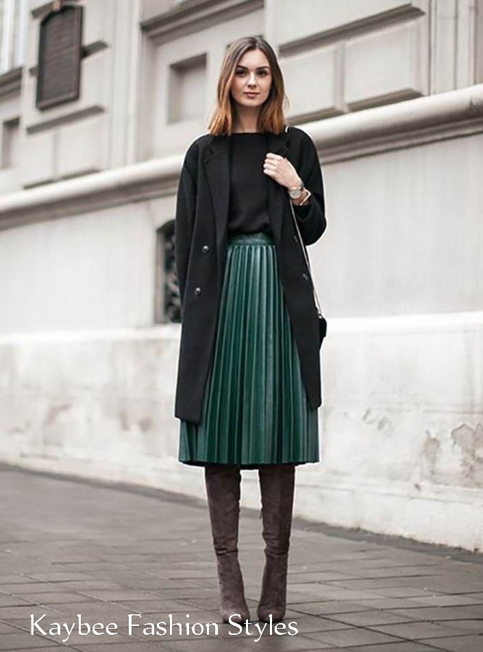 How To Wear a Pleated Skirt in Fall 