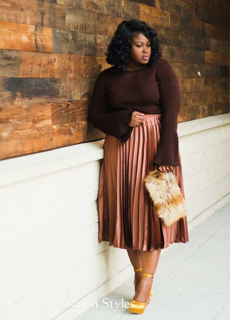 How To Wear a Pleated Skirt in Fall 