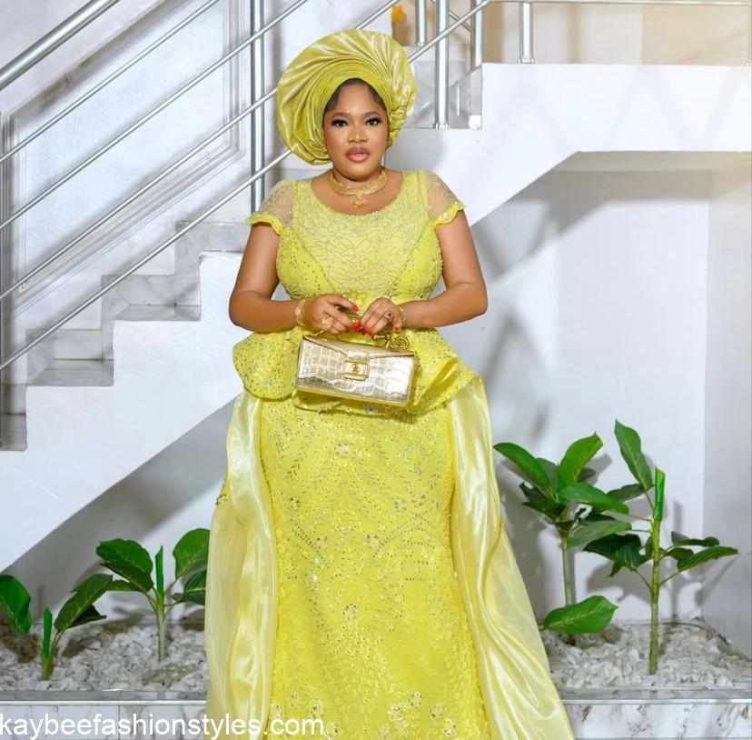 Latest Matured Lace Gown Styles for Mothers 