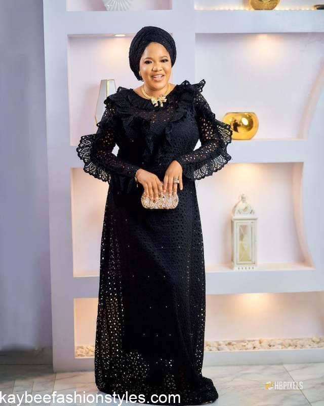 Latest Matured Lace Gown Styles for Mothers 