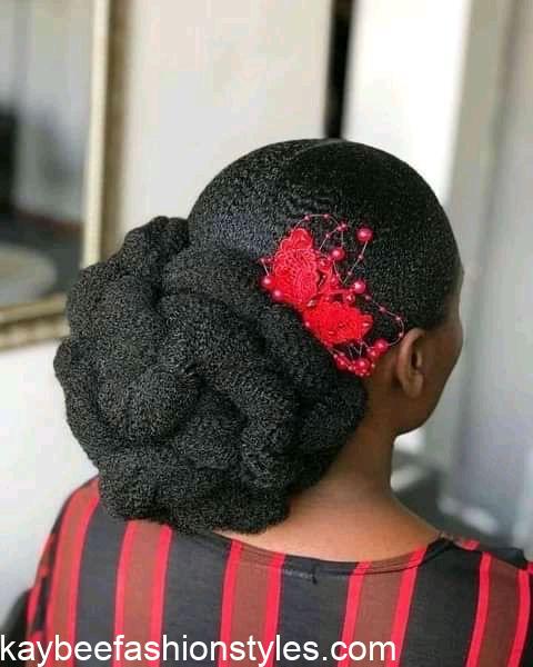 Latest Packing Gel Hairstyles With Kinky Weavon in Nigeria